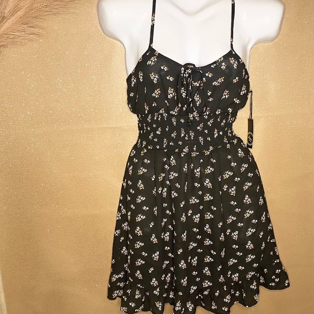 ✨SOLD✨  🎉3 for $15🎉  Black Floral Print Dress